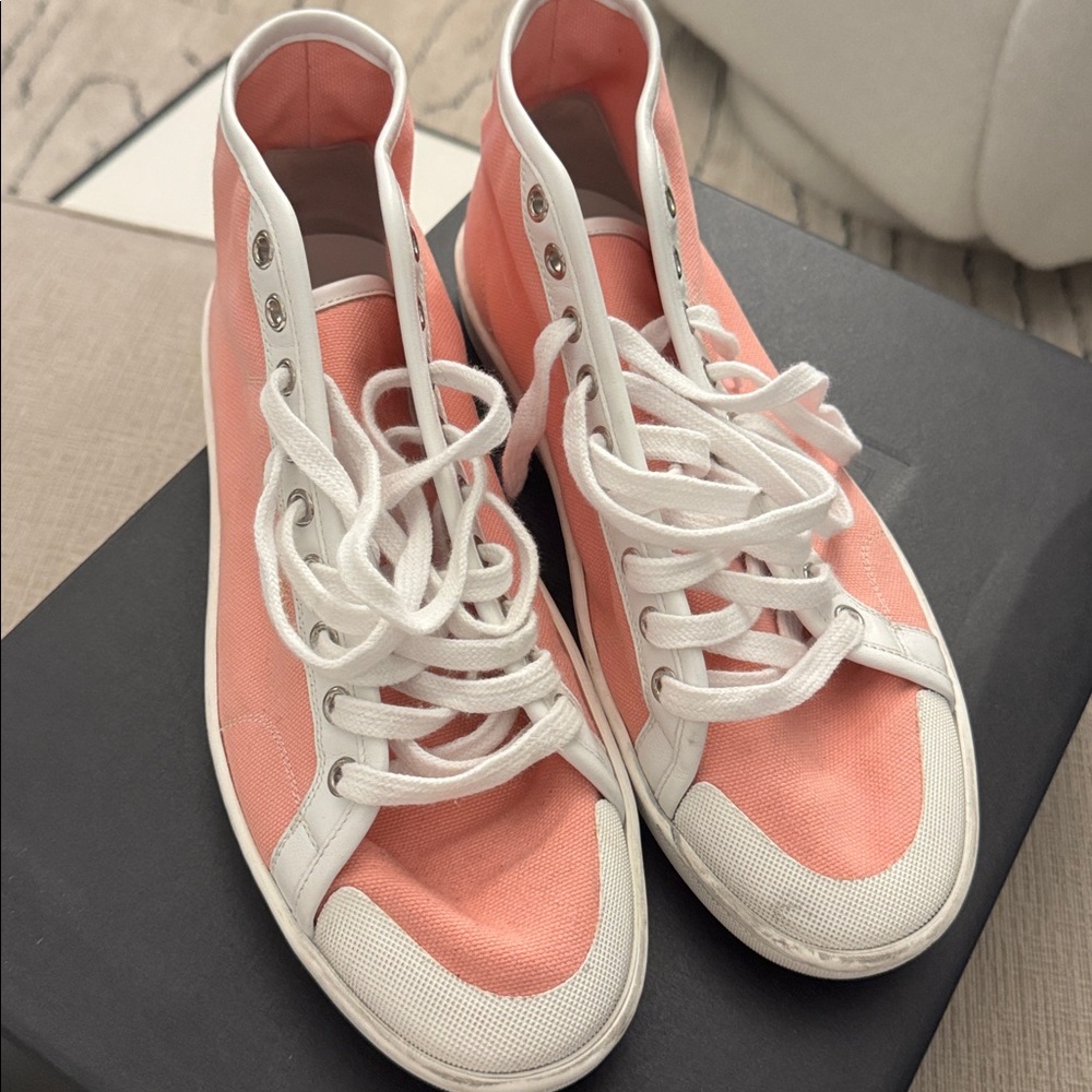 Saint Laurent Pink and White High-Top Sneakers - Picture 2 of 4